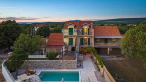 an aerial view of a house with a swimming pool at Holiday house Hedonica by Villas Guide in Mirlović Zagora