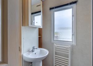 Ένα μπάνιο στο Rowanbank Caravan Park