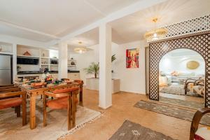 Fotografie z fotogalerie ubytování Riad Sohayna with Rooftop Pool 3BR Oasis v Marrákéši + 69 fotografií