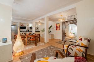 Fotografie z fotogalerie ubytování Riad Sohayna with Rooftop Pool 3BR Oasis v Marrákéši