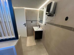 Koupelna v ubytování SOTERIO GRAND SUITE by PROJECT 86 IKE + 22 fotografií