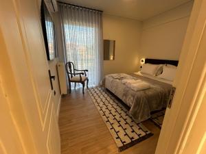 Postel nebo postele na pokoji v ubytování SOTERIO GRAND SUITE by PROJECT 86 IKE