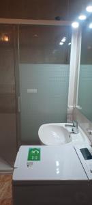 Et badeværelse på Apartamentos Turísticos San Cristóbal by Bossh! Hotels + 21 billeder