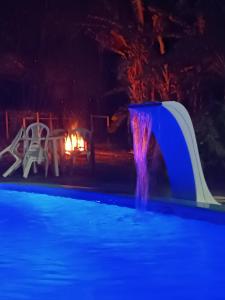 Swimmingpoolen hos eller tæt på Chalés Rurais Bom jardim GraunaParaty