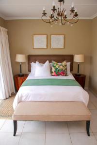 En eller flere senge i et værelse på Sunshine Lodge