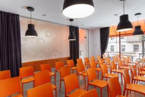 Posezení v ubytování Orange Hotel