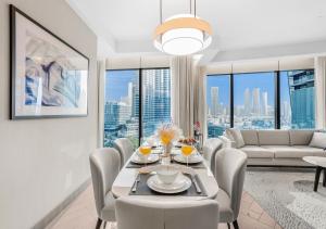 Χώρος καθιστικού στο Ultra-Luxury Burj & Fountain Suite at Address Opera