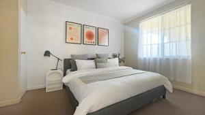 Ένα ή περισσότερα κρεβάτια σε δωμάτιο στο Walk to Grand Prix and St Kilda Beach +13 φωτογραφίες