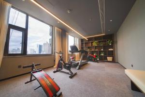Fitness centrum a/nebo fitness zařízení v ubytování Atour X Hotel Kunming Old Street Wuyi Road
