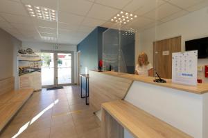 Lobbyen eller receptionen på Résidence Goélia Le Domaine d'Uhaina + 35 billeder