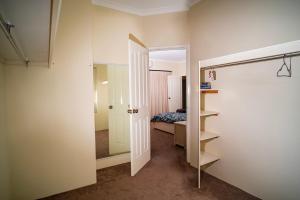 En eller flere senge i et værelse på Luxury Canal Life OASIS