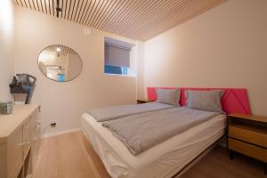 Un pat sau paturi într-o cameră la EasyStay Nesttun -Free Parking-Buss Nearby -