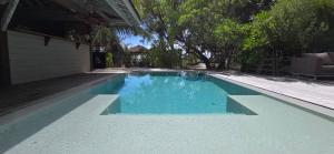 Swimmingpoolen hos eller tæt på Cottage Te Hono Vai