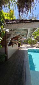 Swimmingpoolen hos eller tæt på Cottage Te Hono Vai + 40 billeder