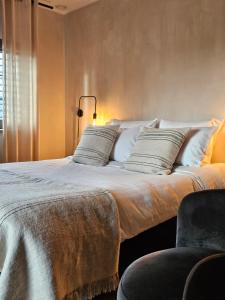 Rúm í herbergi á LA BELLE IDEE