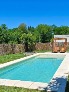 Bazén v ubytování Quinta casa del sol nebo v jeho okolí