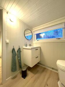 Ένα μπάνιο στο Hiet- Arctic cabin in the norwegian forrest!
