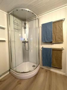 Ένα μπάνιο στο Hiet- Arctic cabin in the norwegian forrest! +40 φωτογραφίες