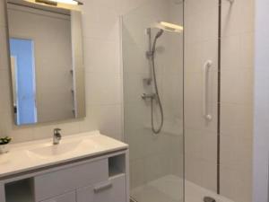 Ένα μπάνιο στο Résidence de Grasse