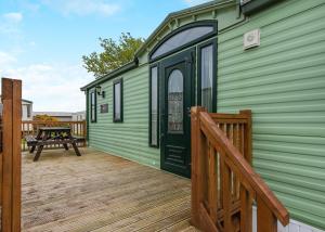 Το κτήριο όπου στεγάζεται  το παραθεριστικό πάρκο +23 φωτογραφίες