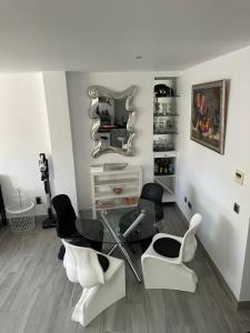 a living room with a table and chairs at Edificio Resort Gran8Nerja in Nerja