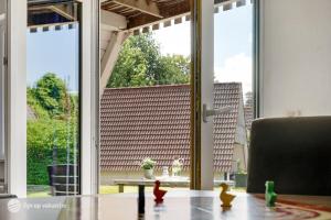 Μπαλκόνι ή βεράντα στο Familiehuis op een rustig park