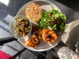 Еда / где поесть недалеко от отеля