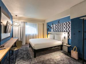Кровать или кровати в номере ibis Styles Bordeaux Centre Mériadeck +49 фотографий
