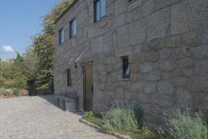 a stone building with a door on the side of it at Casas da Travessoa in Marco de Canaveses