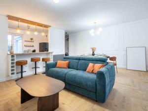 Et opholdsområde på SERENITY - 3 mins from Disney, Free Parking, Self-Checking with fully equiped gym