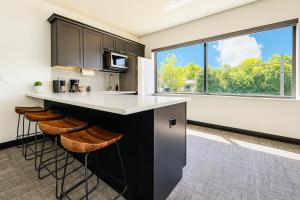 Una cocina o cocineta en The 419 Ten-Room Boutique in Sandusky