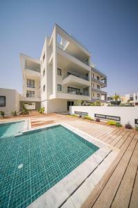 Πισίνα στο ή κοντά στο Serene Gardens 2BR w Pool & Gym