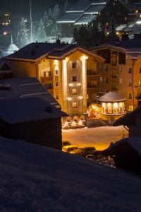 Una imagen general de la montaña o una montaña tomada desde el hotel