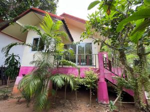 Zahrada ubytování Mae Somboon House + 37 fotografií