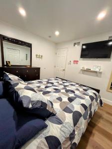 Una televisión o centro de entretenimiento en Summer Breezes