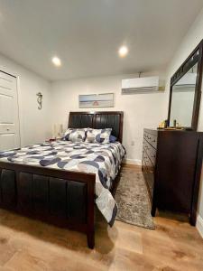 Una cama o camas en una habitación de Summer Breezes