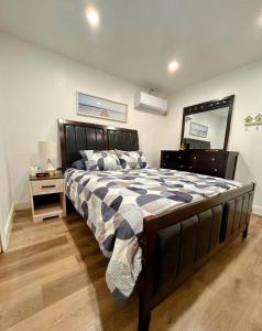 Una cama o camas en una habitación de Summer Breezes