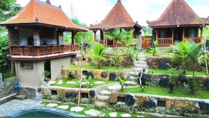 a house with a garden in front of a building at Chaplet House 2 in Ubud +5 photos