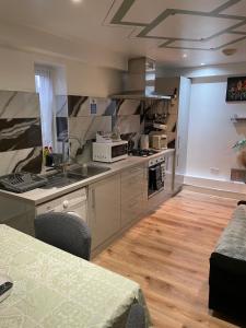 Køkken eller tekøkken på Stanton - Impeccable and stylish 2 bedroom