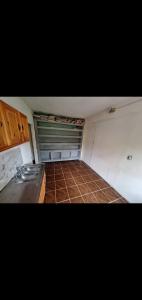 an empty room with a kitchen with a sink at Delsur in Neuquén
