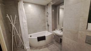 Ένα μπάνιο στο Sea Breeze Apartment +7 φωτογραφίες