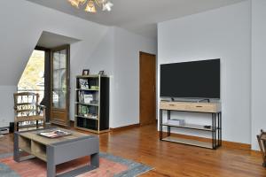 Μια τηλεόραση ή/και κέντρο ψυχαγωγίας στο Gite à Cazaux - Bagnères de Luchon