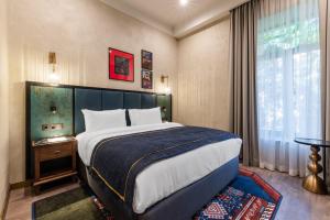 Una cama o camas en una habitación de Hotel Indigo Batumi - Old Town by IHG
