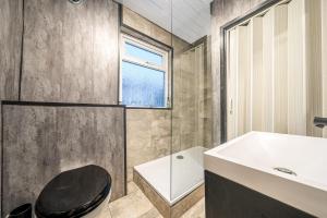 Ένα μπάνιο στο Central Cardiff townhouse for groups