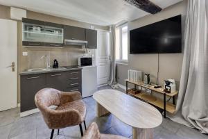 Кухня или мини-кухня в Short time suites Draguignan Altitude 3
 +7 фотографий