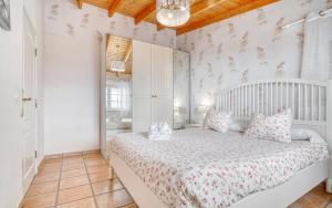 Postel nebo postele na pokoji v ubytování Villa Hibisco by Villas Vista Gomera