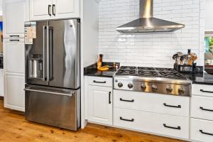 Kuchyň nebo kuchyňský kout v ubytování 7585 - Roanoke Island Retreat