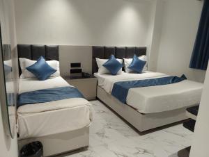 Postel nebo postele na pokoji v ubytování Hotel Palliate Inn + 8 fotografií