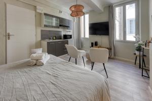 Кухня или мини-кухня в Studio 2-ème étage Draguignan
