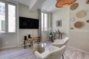 Телевизор и/или развлекательный центр в Studio 2-ème étage Draguignan